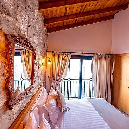 Hotel Atrium *